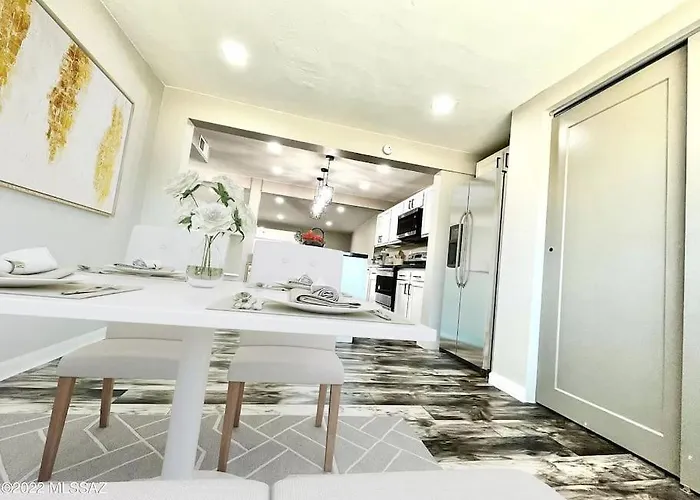 Holiday home The Saguaro Sanctuary Free Heated Pool 5Bd 3Ba Pool Table Grill 6 Tvs Ac Cotton Bedding Tucson