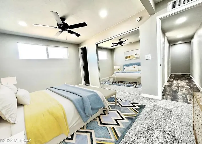 Holiday home The Saguaro Sanctuary Free Heated Pool 5Bd 3Ba Pool Table Grill 6 Tvs Ac Cotton Bedding *