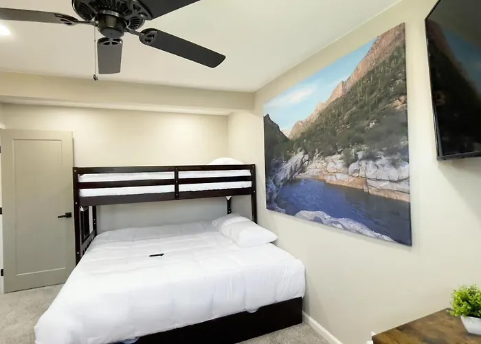 Holiday home The Saguaro Sanctuary Free Heated Pool 5Bd 3Ba Pool Table Grill 6 Tvs Ac Cotton Bedding *