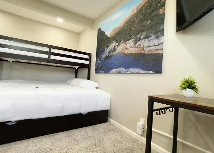 The Saguaro Sanctuary Free Heated Pool 5Bd 3Ba Pool Table Grill 6 Tvs Ac Cotton Bedding Holiday home Tucson