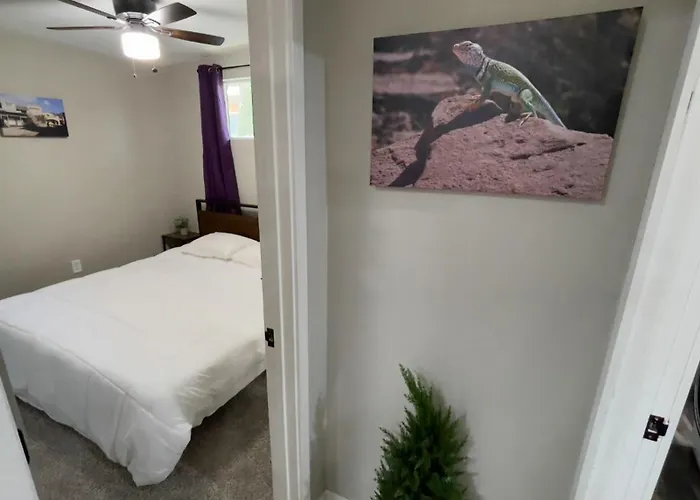 Holiday home The Saguaro Sanctuary Free Heated Pool 5Bd 3Ba Pool Table Grill 6 Tvs Ac Cotton Bedding *
