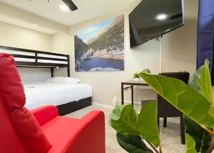 The Saguaro Sanctuary Free Heated Pool 5Bd 3Ba Pool Table Grill 6 Tvs Ac Cotton Bedding Holiday home Tucson