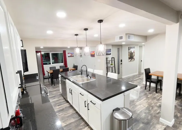 The Saguaro Sanctuary Free Heated Pool 5Bd 3Ba Pool Table Grill 6 Tvs Ac Cotton Bedding Holiday home