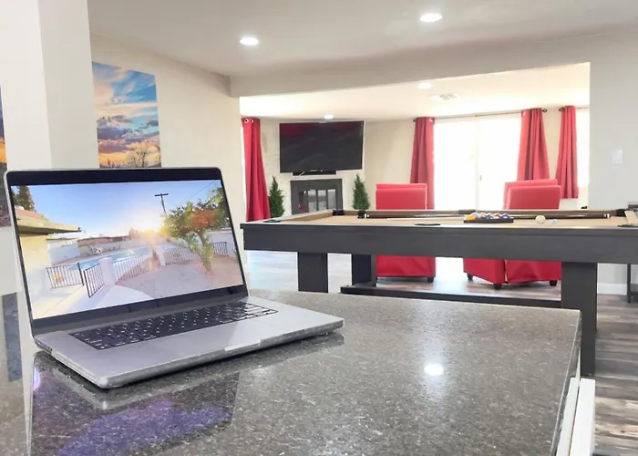 Holiday home The Saguaro Sanctuary Free Heated Pool 5Bd 3Ba Pool Table Grill 6 Tvs Ac Cotton Bedding Tucson