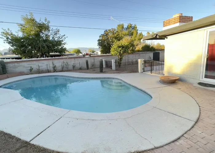Holiday home The Saguaro Sanctuary Free Heated Pool 5Bd 3Ba Pool Table Grill 6 Tvs Ac Cotton Bedding Tucson